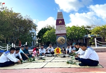 GIỮ BIỂN TỪ THẾ TRẬN LÒNG DÂN